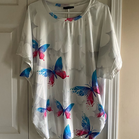 Light grey and blue floral butterfly Dolman top - Picture 2 of 4